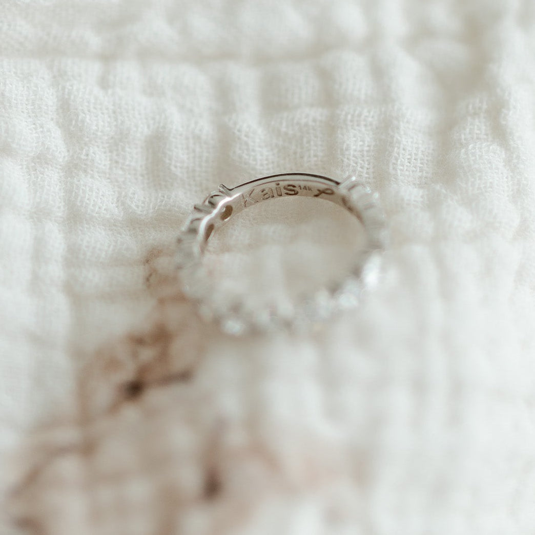 alternating round and oval diamond eternity band