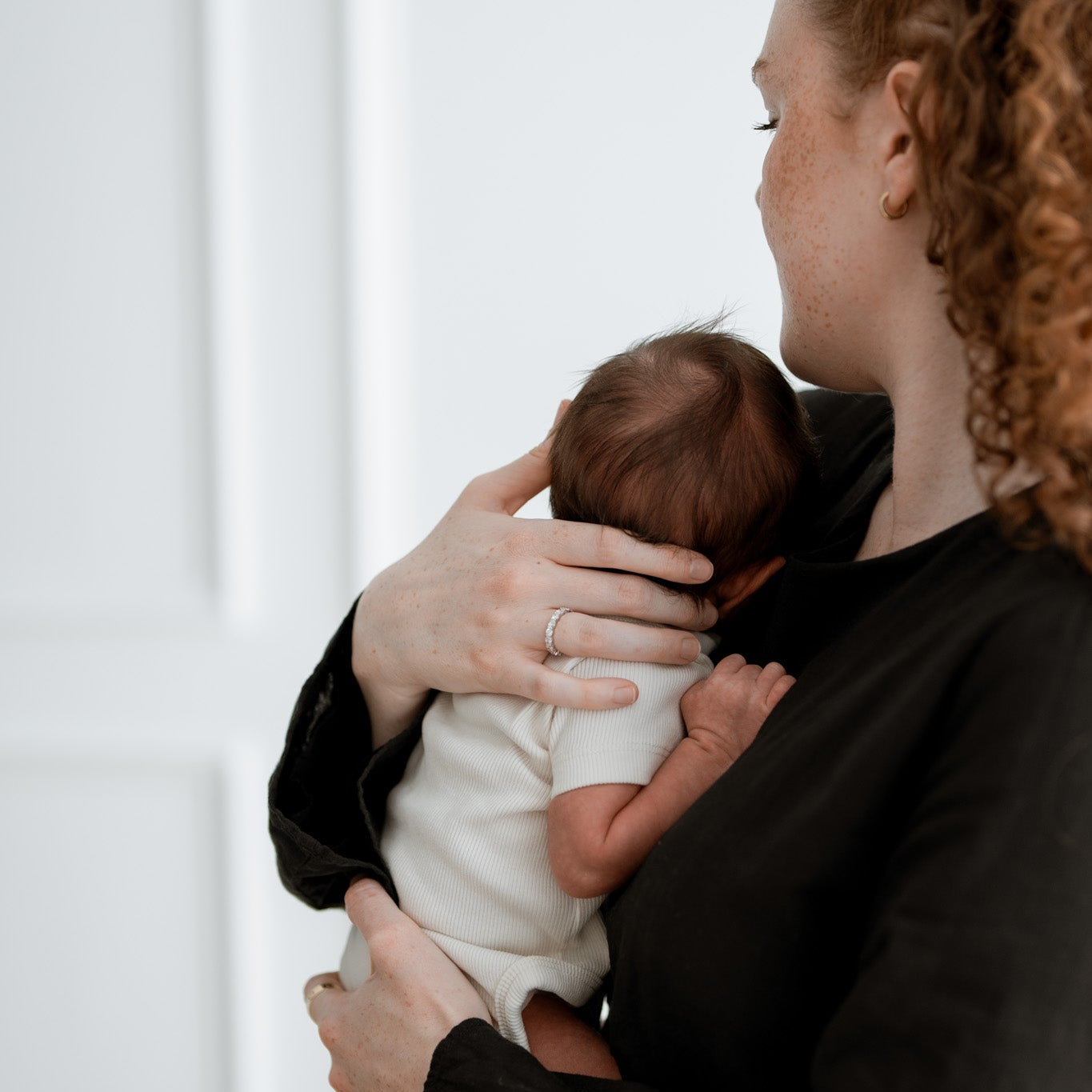 alternating round and oval diamond eternity band